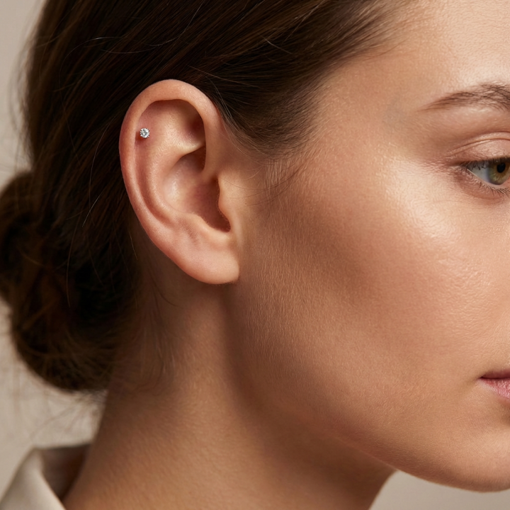 Athena | Piercing Hélix Tragus Zircon Griffes Titane ASTM F136 Doré
