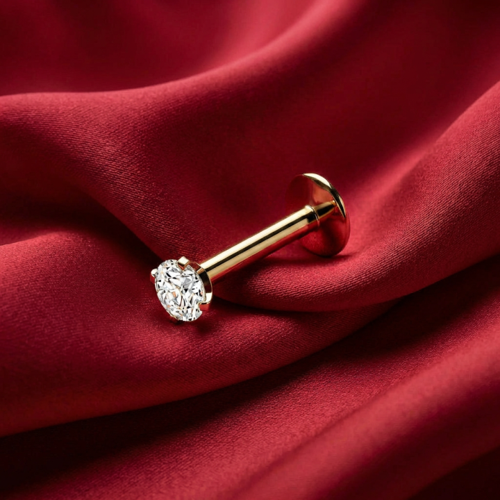 Athena | Piercing Hélix Tragus Zircon Griffes Titane ASTM F136 Doré