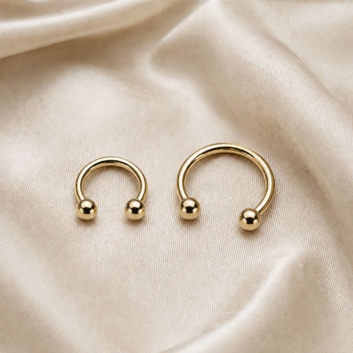 Elara | Fer à Cheval Titane ASTM F136 Doré PVD Oreille Septum